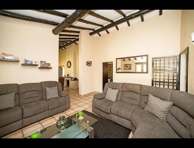 3 BEDROOM HOUSE FOR SALE IN CROYDON